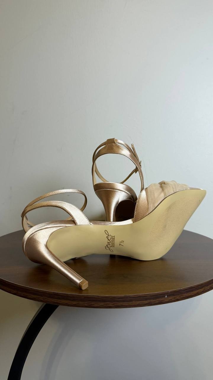 Badgley Mischka Jewel Evening Knot Pumps 11M Nude Satin New in Box MSRP $99