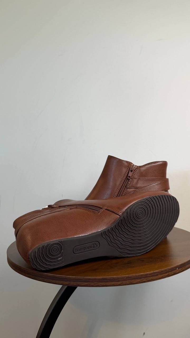 Baretraps Serena Zipper Wedge Booties Oak 8.5M Man‑Made $89 NWB