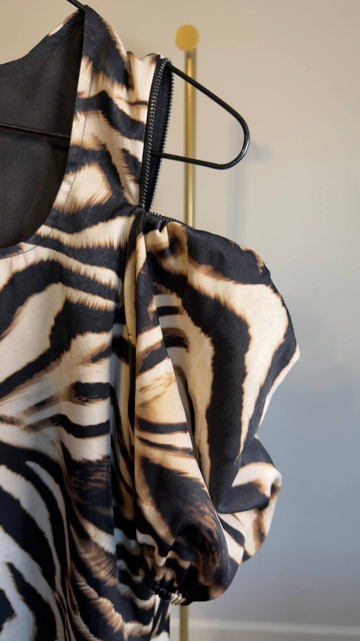 DKNY Printed Satin Puff‑Sleeve Zipper Top Blurred Zebra XS NWT $89