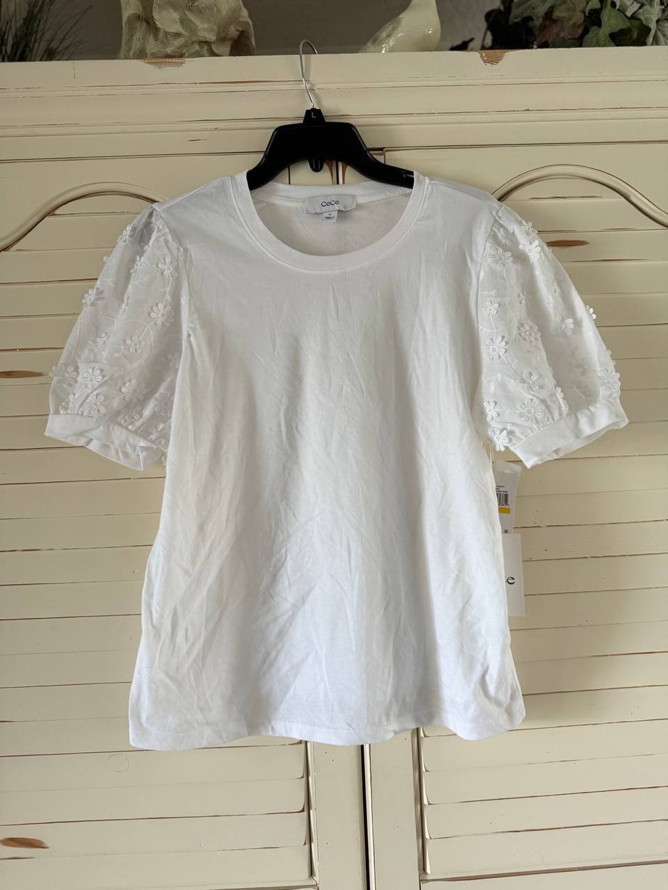 CeCe Dupraz Floral Appliqué Puff-Sleeve Top – New Ivory – Size M – NWT