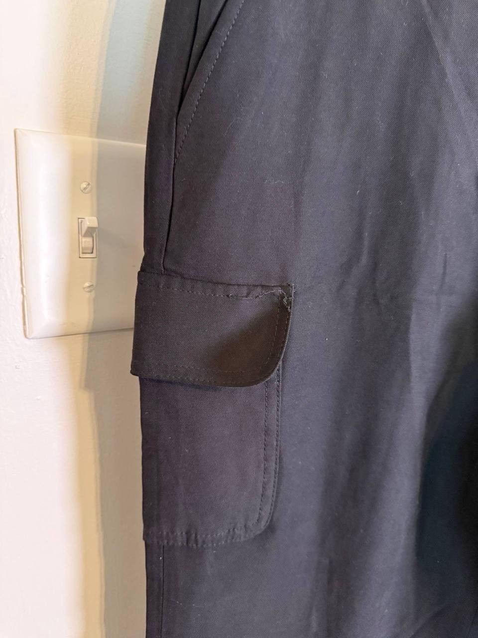 DKNY Black Cargo Pants – Size 8P – Pockets – NWT-Flaws