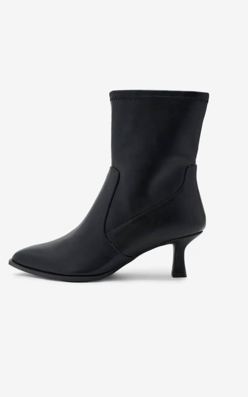 DV Dolce Vita Black Polyurethane Heeled Booties 9M New in Box MSRP $89