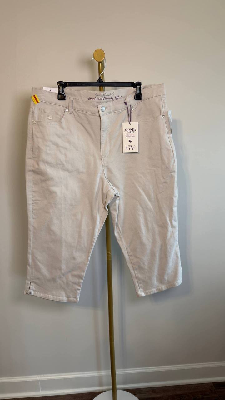 Gloria Vanderbilt Plus Size Amanda Capris Stonewood 16W NWT $50