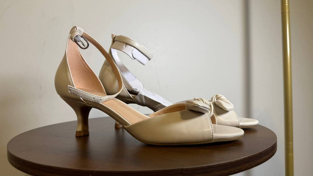 Bandolino Ivory Polyurethane Kitten Heel Sandals 6.5M NIB MSRP $79
