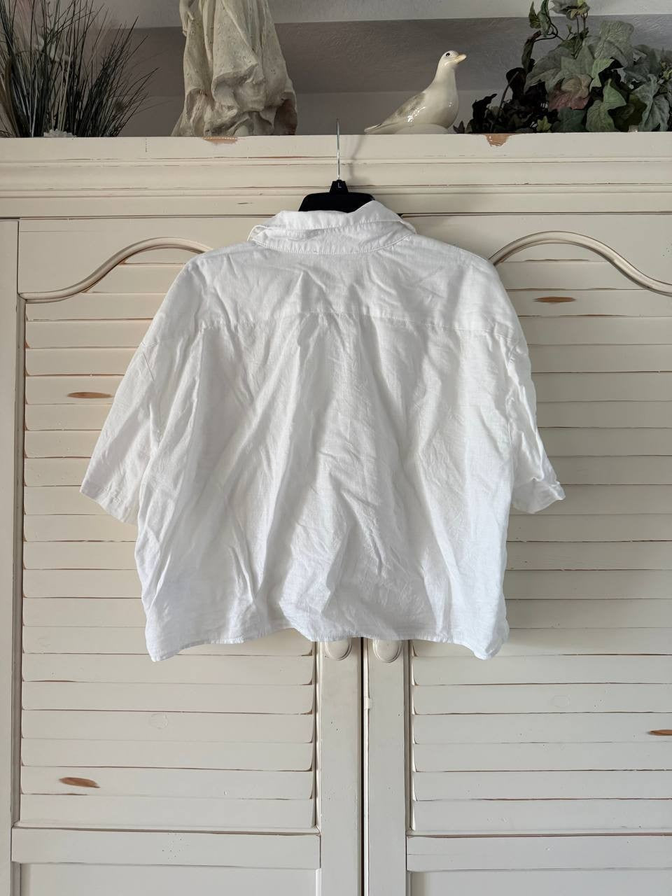 DKNY White Cropped Short-Sleeve Button-Up Shirt – Size L – NWT