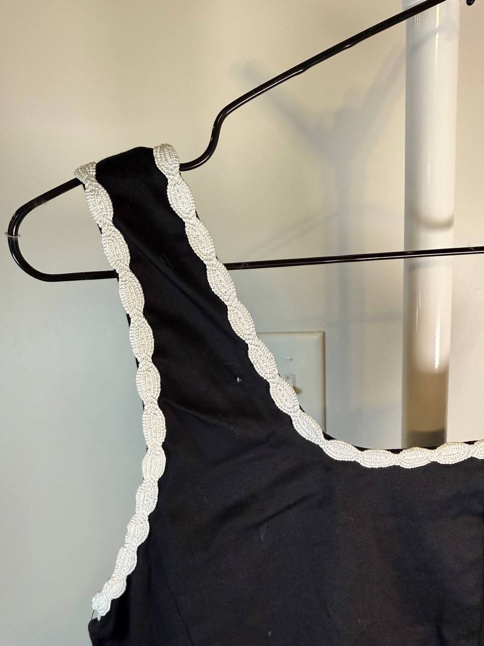 Karl Lagerfeld Paris Scallop Edge Sleeveless Tank –Black– XS – NWT – $89