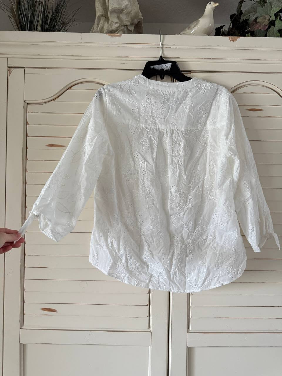 Jones New York Y-Neck Embroidered Cotton Top White Size M No Tags