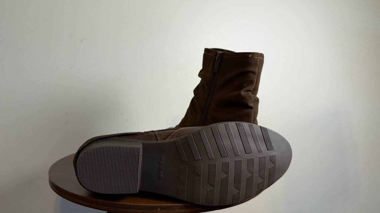 Easy Street Kudos Booties 8W Brown Slouch Block Heel Round Toe NIB msrp$70