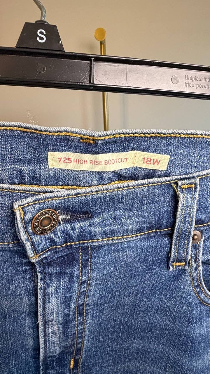 Levi’s 725 High Rise Bootcut Jeans Indigo 18W NWT $69.50