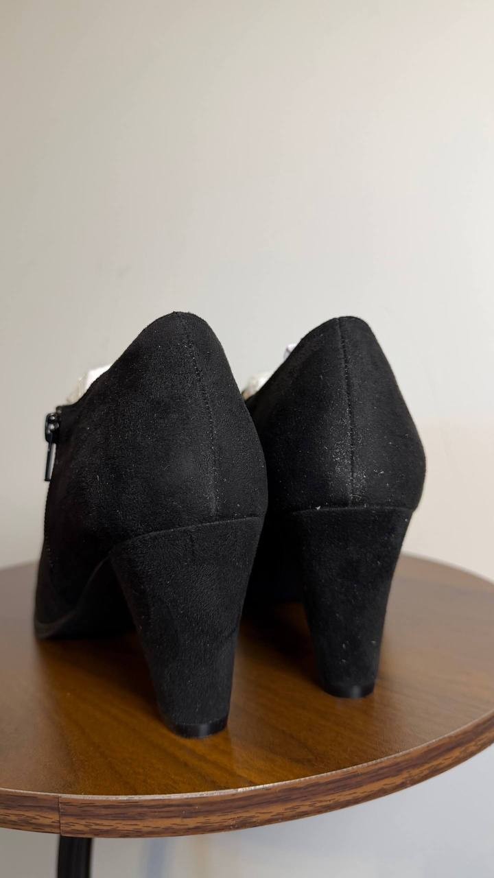 Journee Sanzi Booties 8.5 Black Faux Suede Zip‑Up Round Toe NIB msrp$48.49