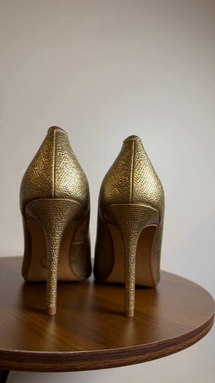 Journee Gold Patent Polyurethane Dress Pumps 8M New in Box MSRP $93