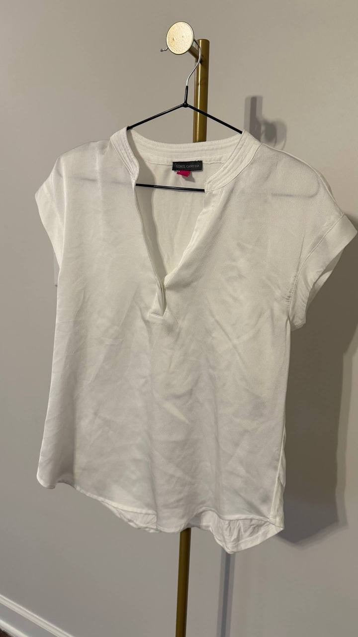 Vince Camuto White Split Neck Short Sleeve Blouse XS Good Condition Stylish Top