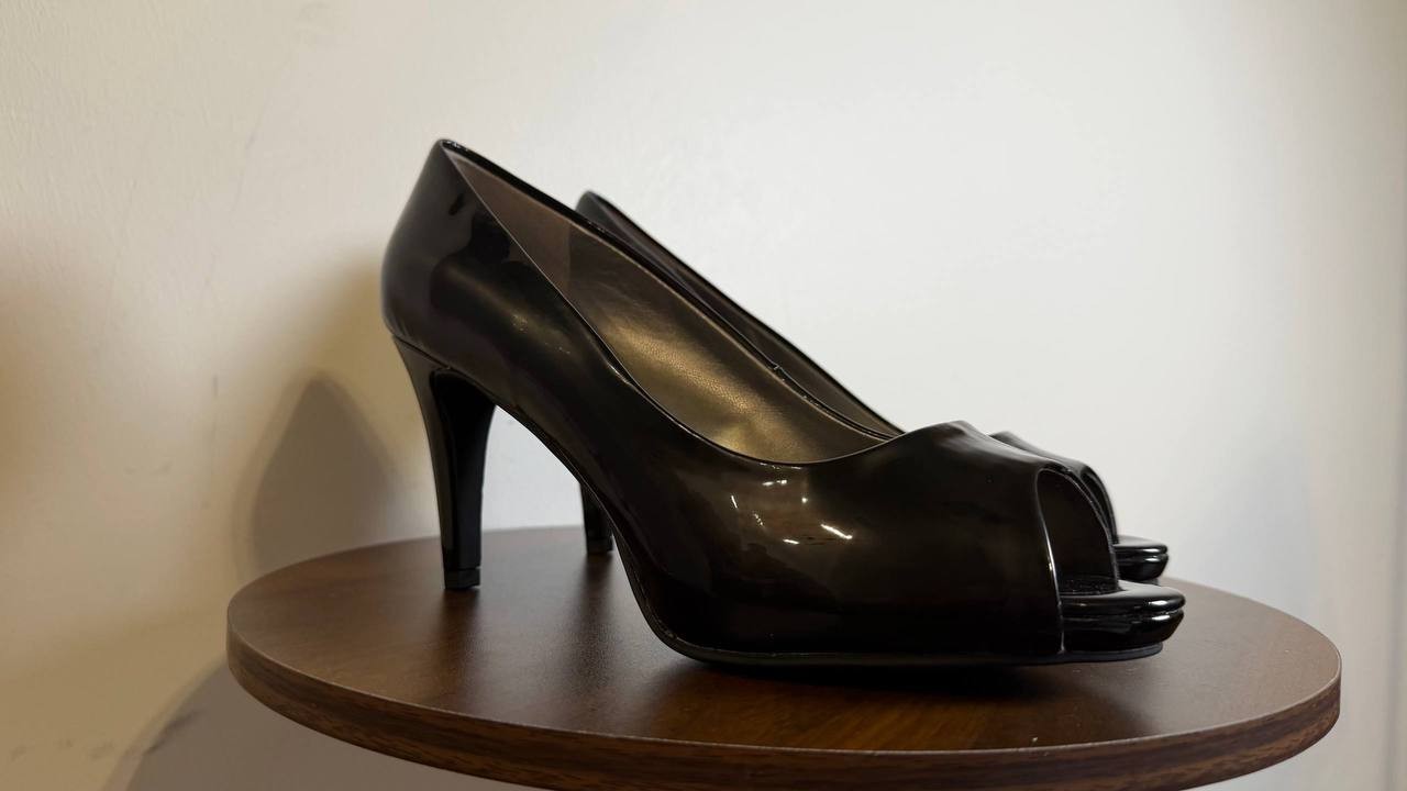 Bandolino Peep Toe Pumps 9.5W Black Faux Patent – New in Box MSRP $89