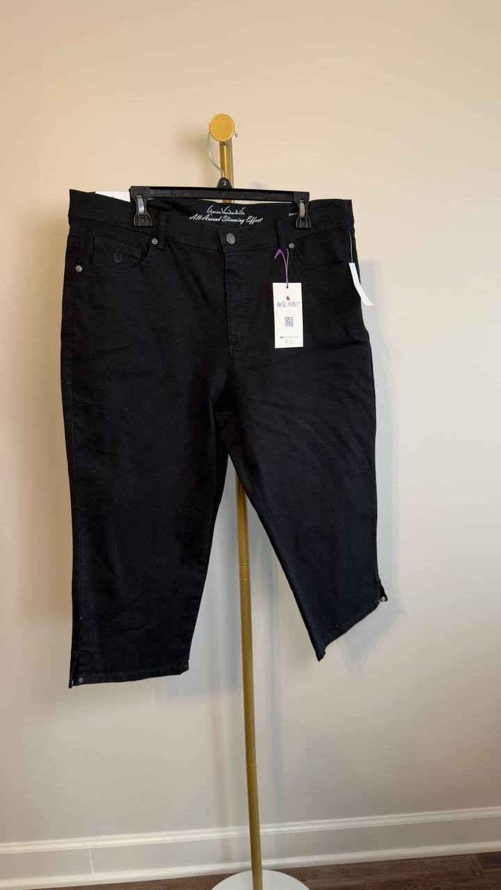Gloria Vanderbilt Plus Size Amanda Capris Black 16W NWT $50