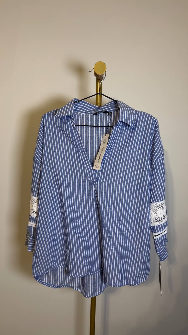 Unique Spectrum by Mlle Gabrielle Blue Striped Lace Sleeve Top M NWT