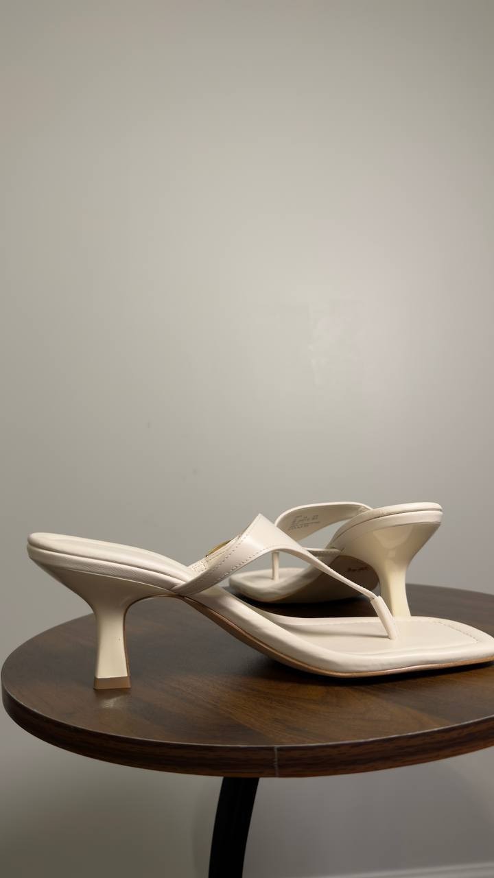 Coach  Heritage   Sandals  Chalk  Leather  8 B  New  in  Box  $175