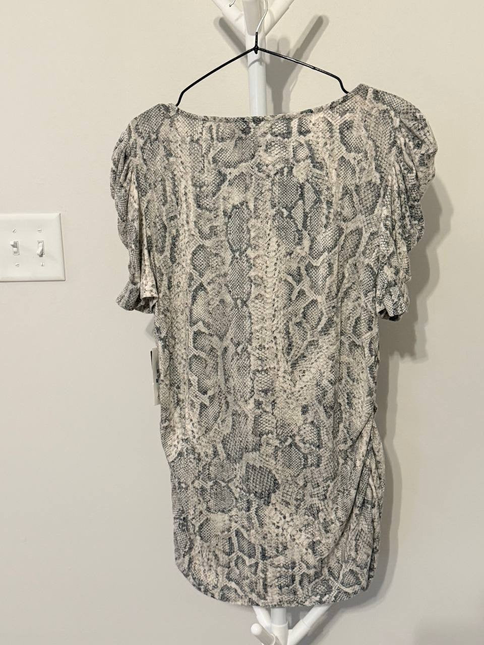 DKNY Snakeskin‑Print Knit Blouse – Size XL – NWT – $59