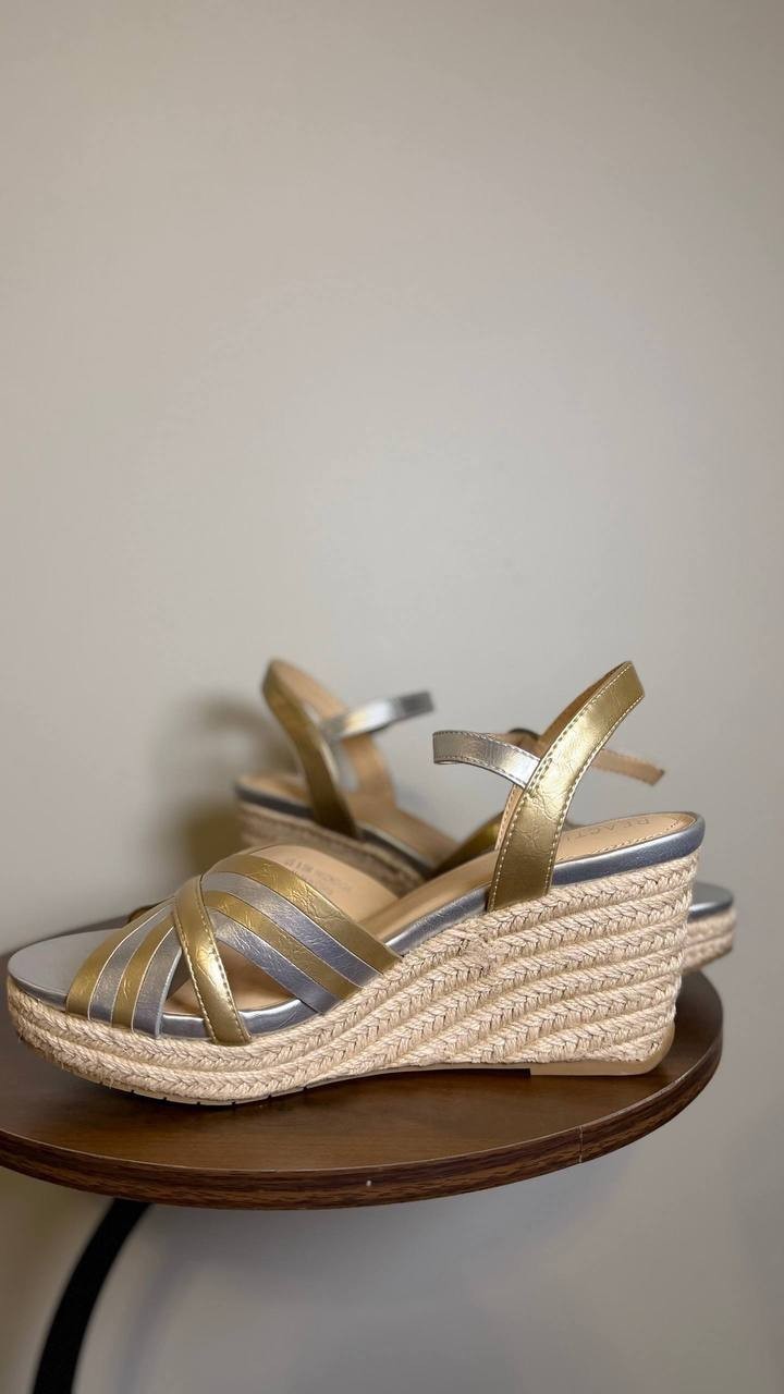 Kenneth Cole Reaction Metallic Wedge Sandals 8.5M New in Box  MSRP 89$