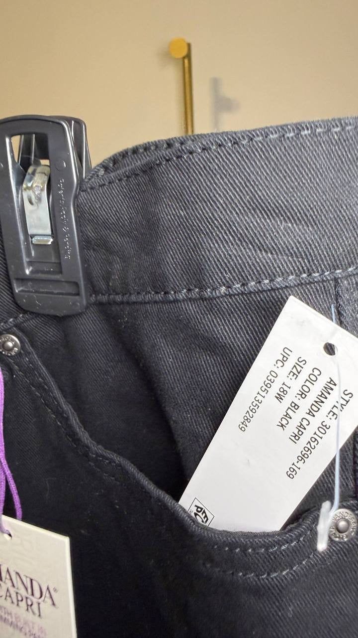 Gloria Vanderbilt Plus Size Amanda Capri Pants Stonewood 18W NWT $50