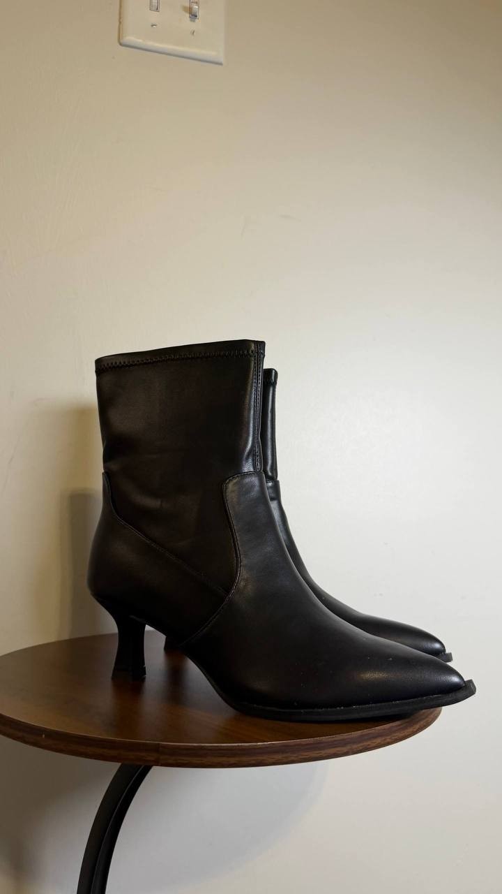 DV Dolce Vita Black Polyurethane Heeled Booties 9M New in Box MSRP $89