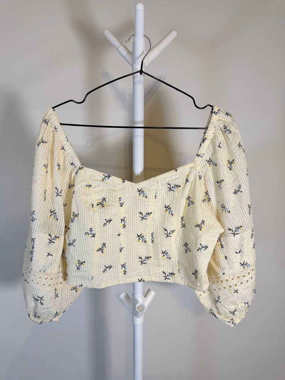 Avec Les Filles Off‑Shoulder Floral Blouse – Size S – NWT