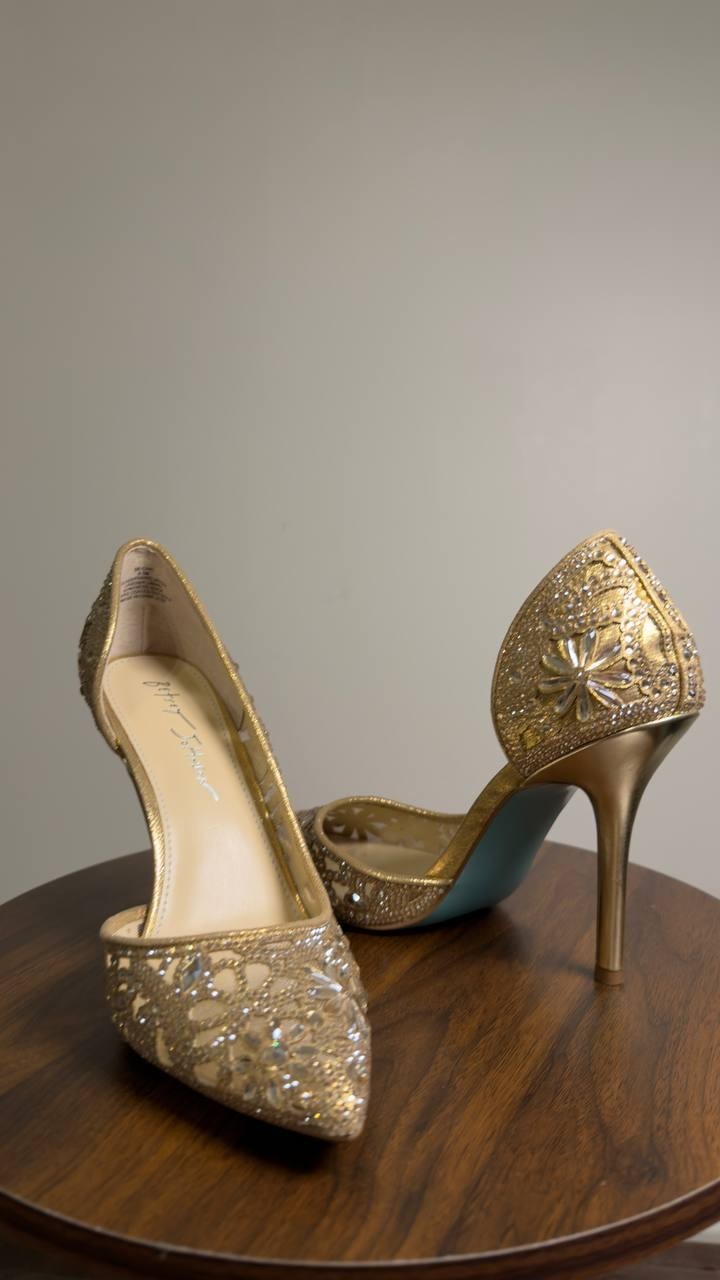 Betsey  Johnson  Chic  Rhinestone  Pumps  Gold  8.5  NWT  $139