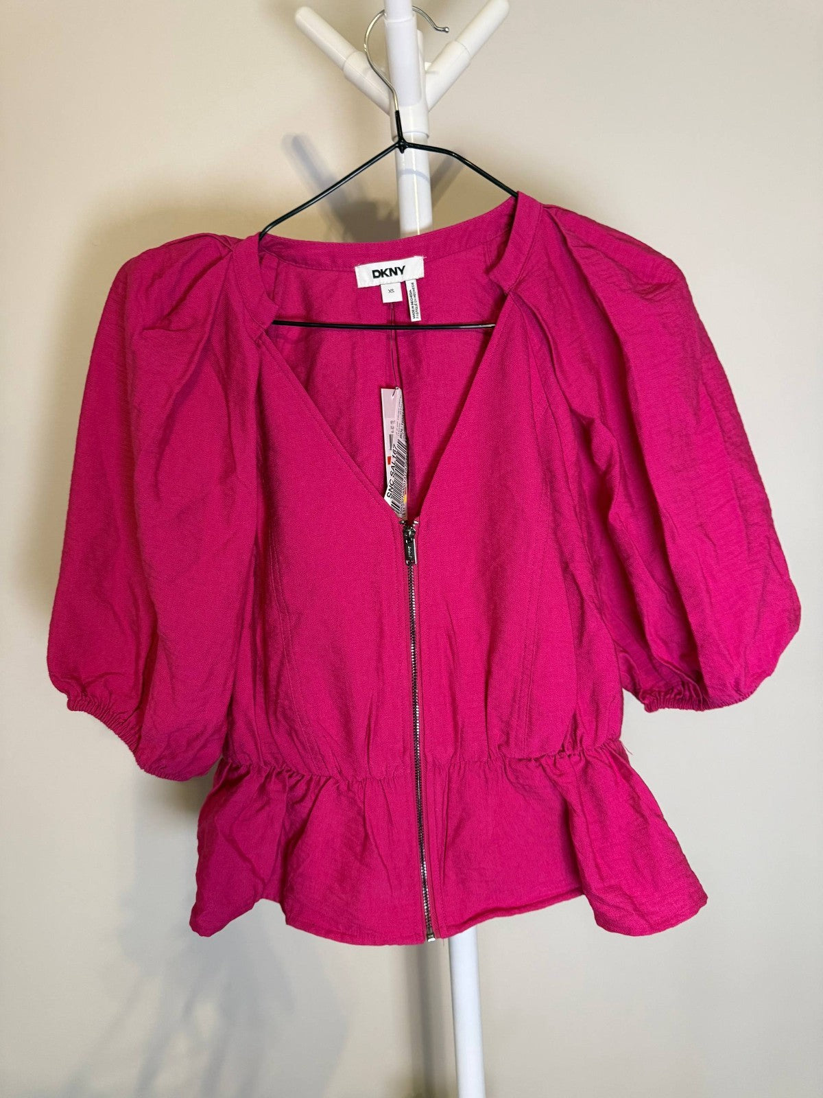 DKNY Women’s V‑Neck Zip‑Front Short‑Sleeve Top – Rose – NWT