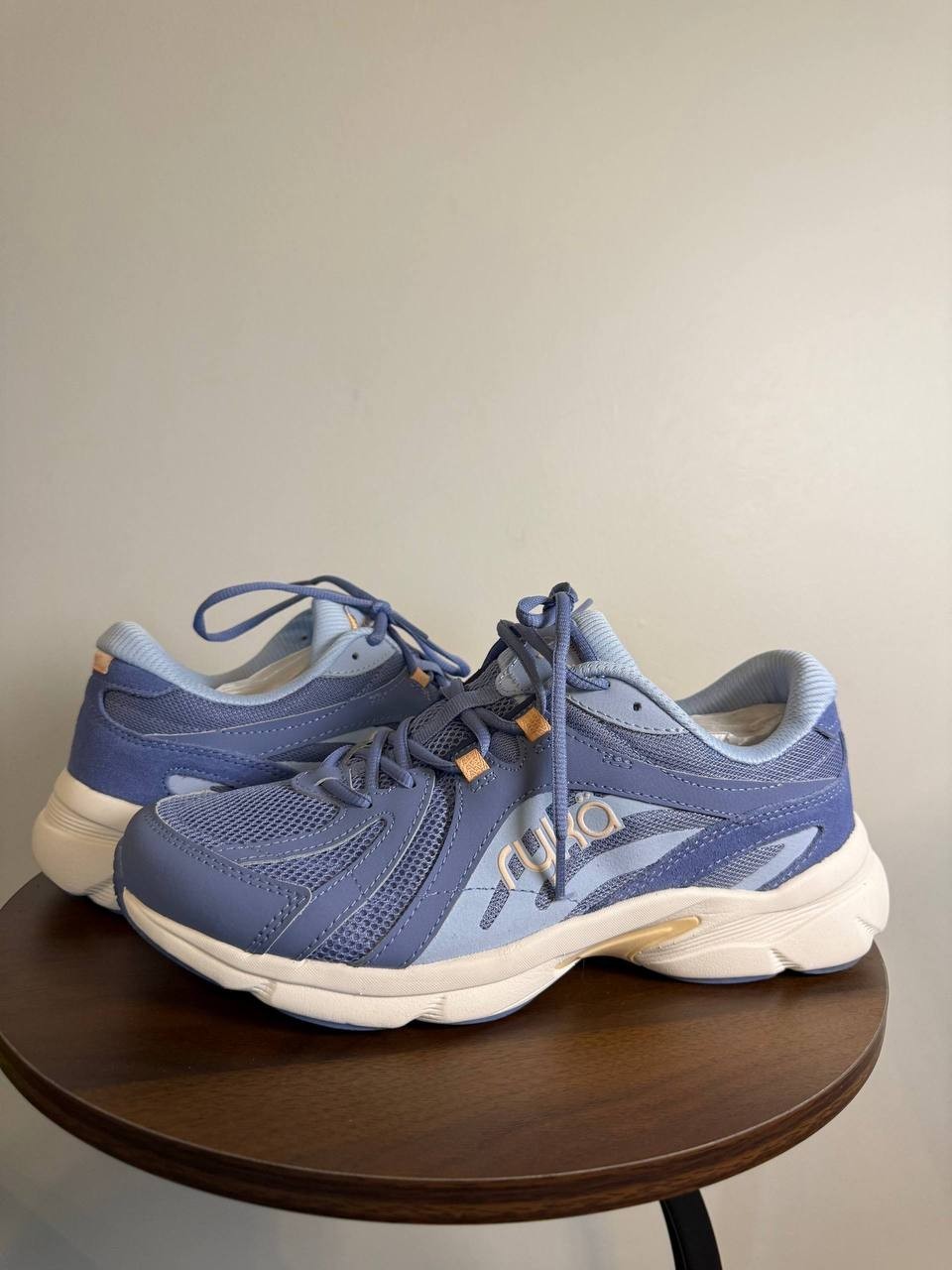 Ryka Skylift Trainers –Size 9.5W – Leather/Manmade –New in Box (Sight Sole Dirt)