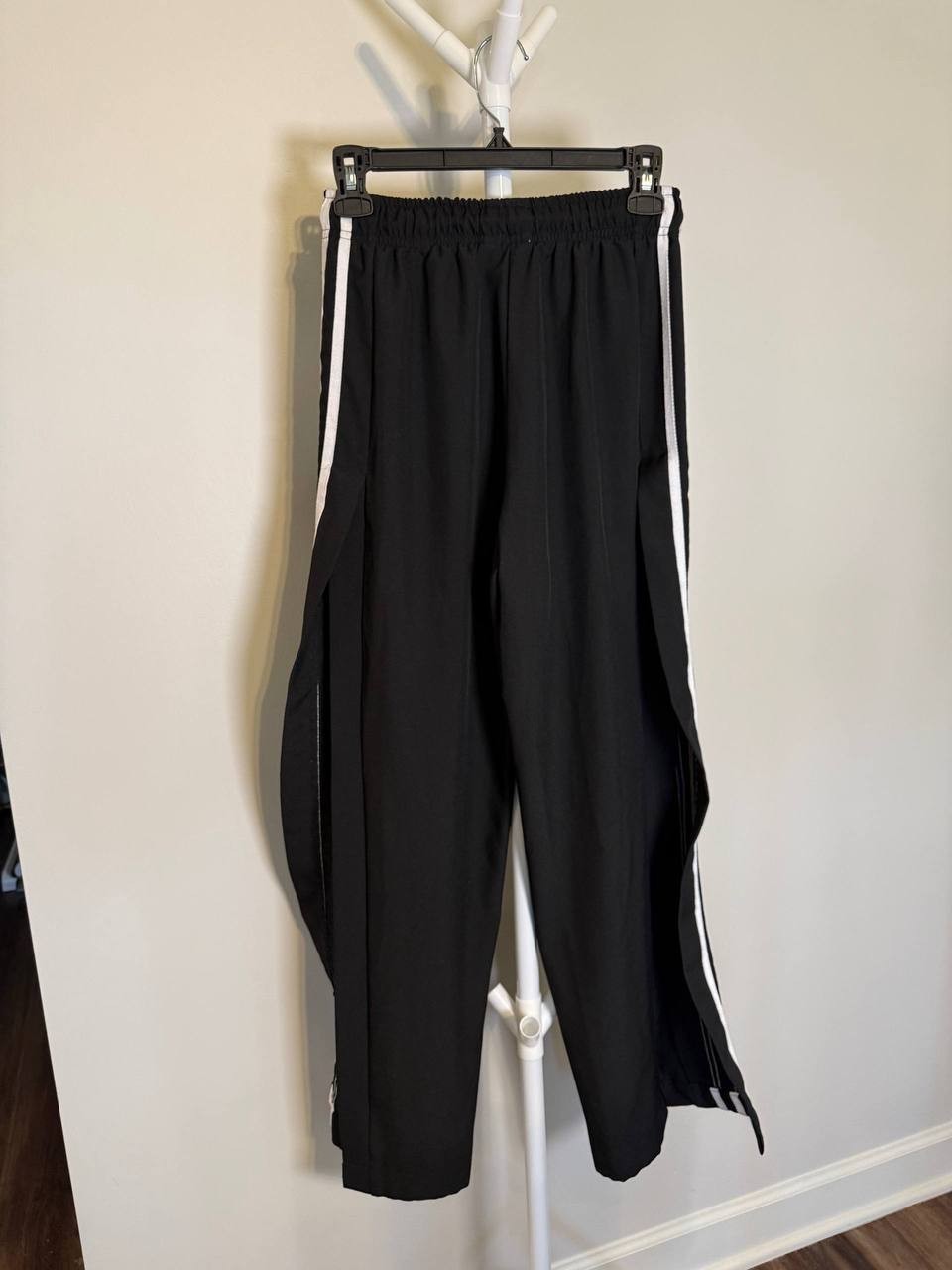 Gifting Black Side-Stripe Pants – Size XS – NWT – $99
