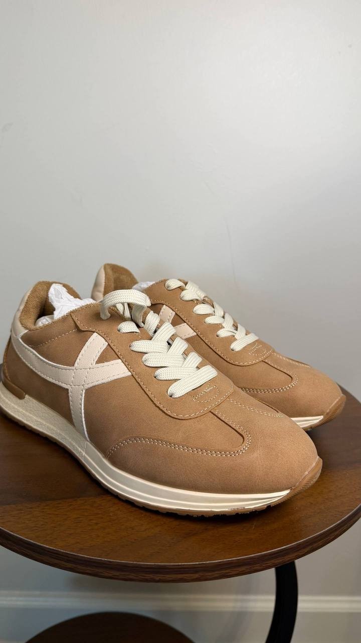 DV Dolce Vita Joque Sneakers 7.5 Camel Smooth Retro Memory Foam NIB msrp$69