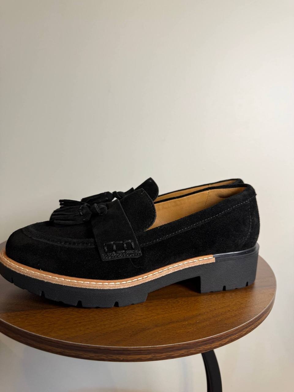 Earth Zimm Tassel Lug Loafers – Black Suede – Size 7.5M – New in Box