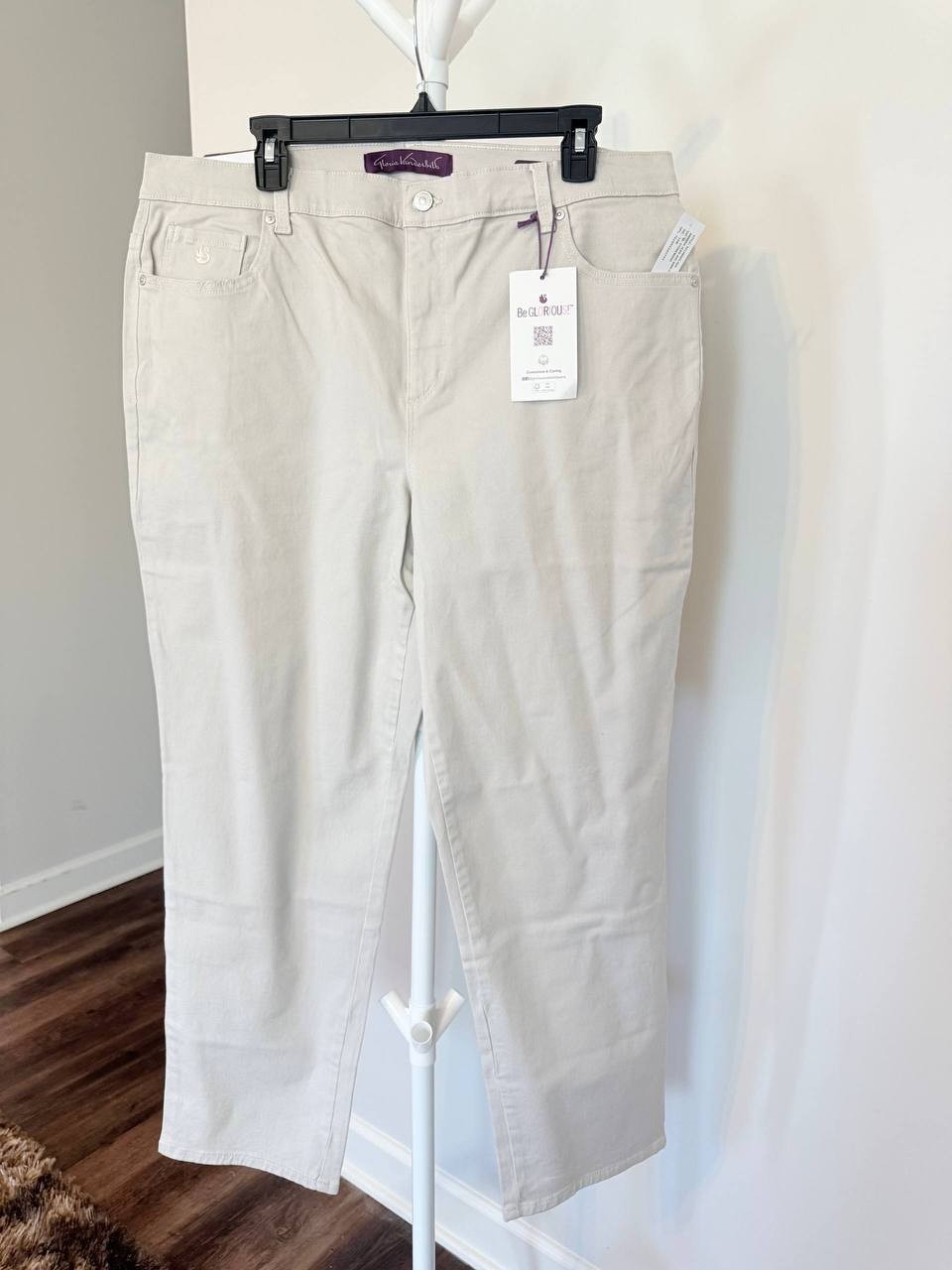 Gloria Vanderbilt Amanda Tapered Jeans – Beige – Size 16W – NWT – $52