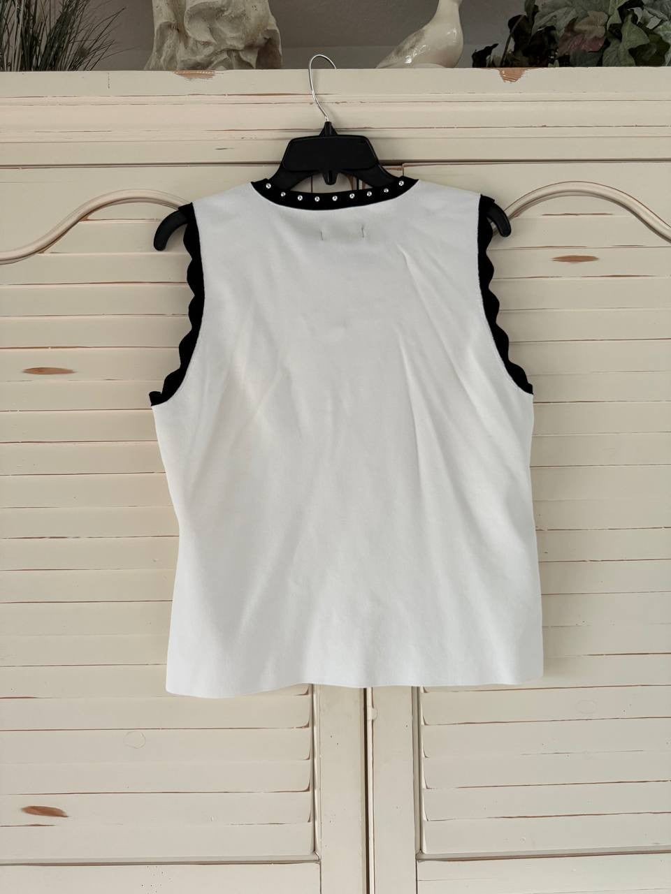 Karl Lagerfeld Sleeveless Sweater L White Scallop Edge Knit NWT