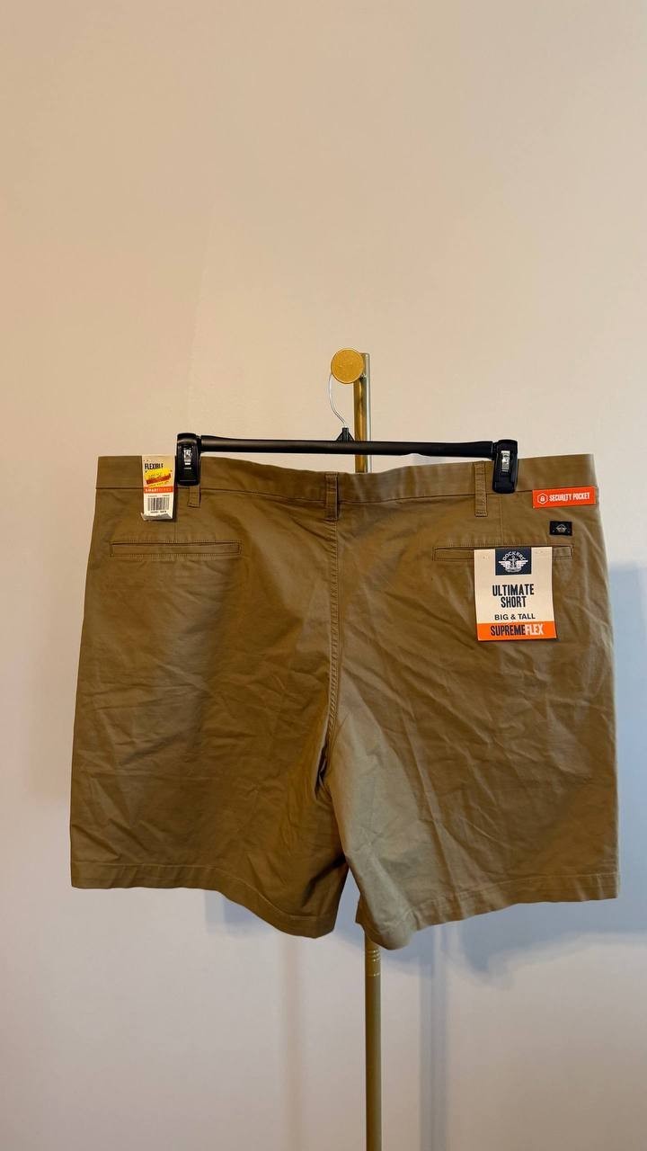 Dockers Men’s Ultimate Supreme Flex Stretch 9.5" Shorts Khaki 48 $60 NWT