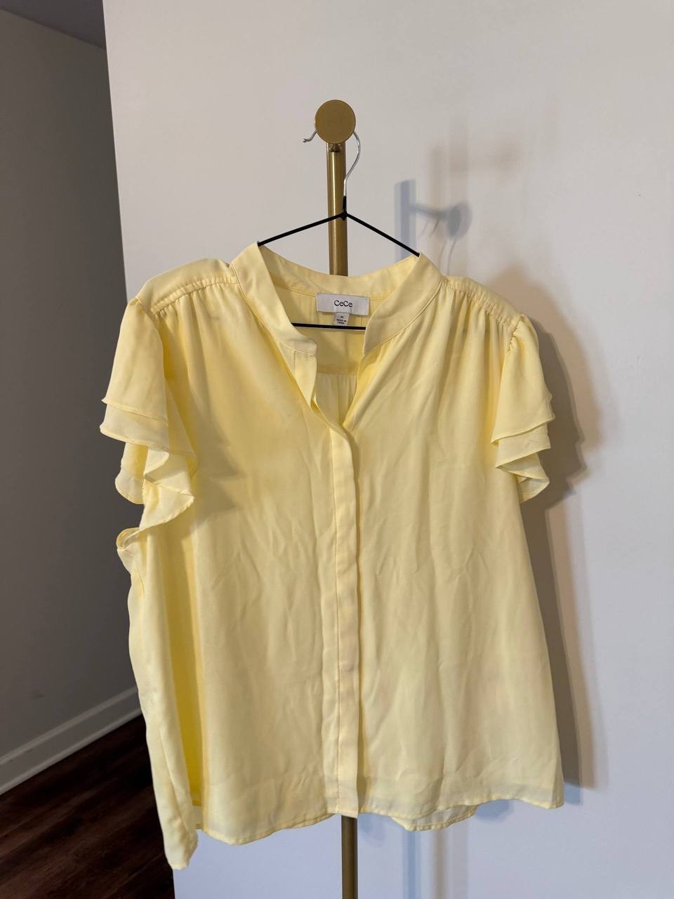 CeCe Flutter‑Sleeve Button‑Front Blouse Lemon SIZE XL NWT Minor Flaw MSRP$69