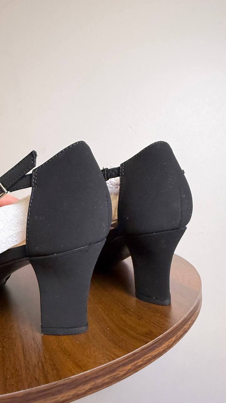 Easy Street Elegance Cross Strap Pumps Black Lamy 7.5M NWB Faux Leather $69.99