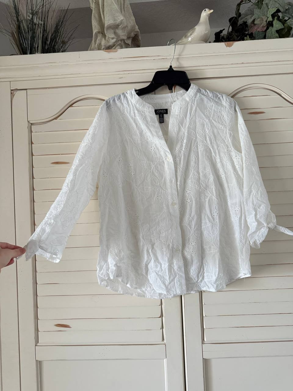 Jones New York Y-Neck Embroidered Cotton Top White Size M No Tags