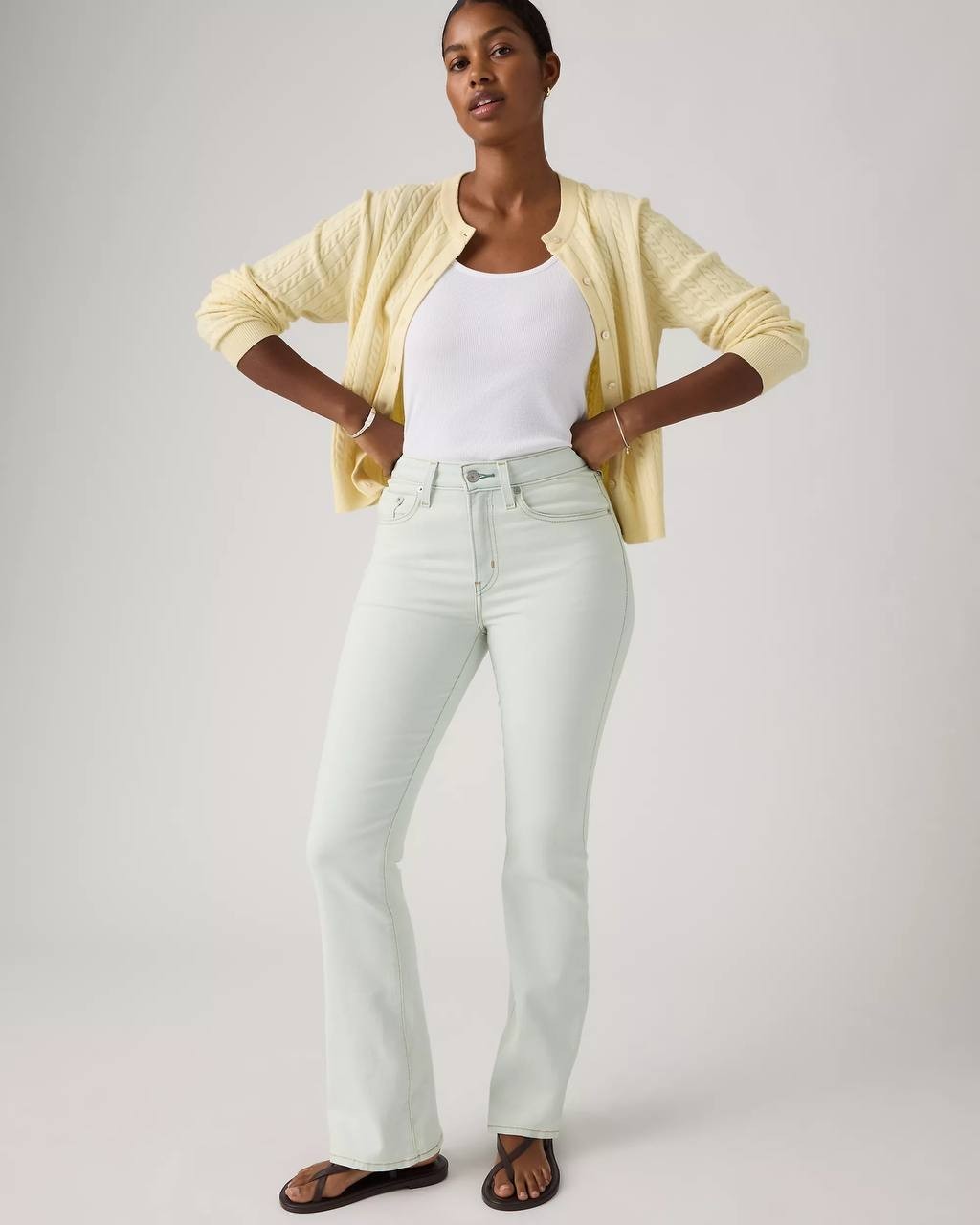 Levi’s 725 High Rise Bootcut Women’s Jeans Light Wash Size 31 Pre‑Owned Good $75