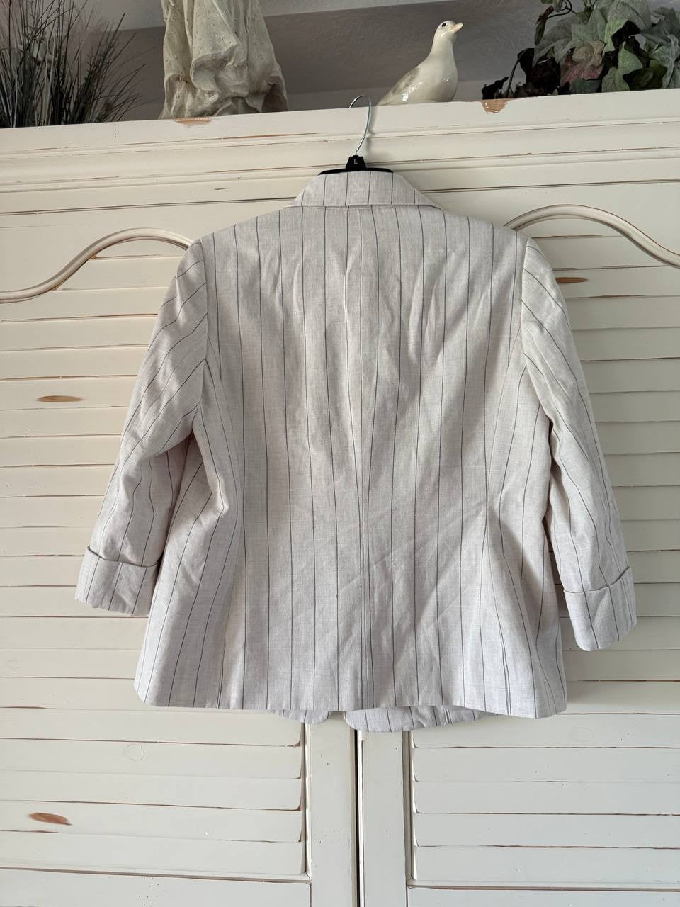 Kasper Pinstripe Notch Collar One-Button Blazer – Parchment/Black – Size 10P NWT