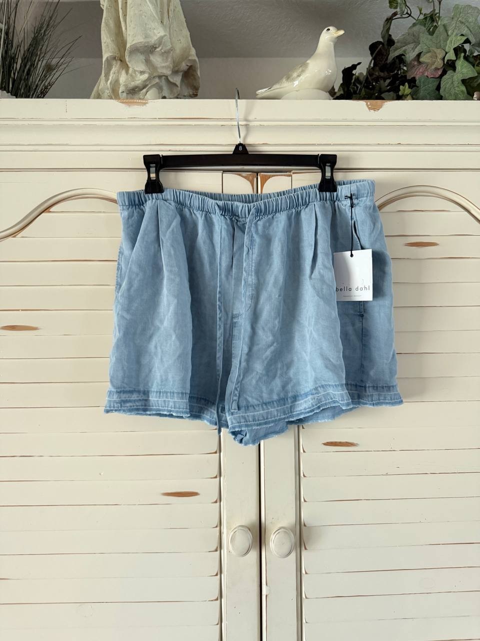 Bella Dahl Ruffle Waist Short Light Riviera Wash Size L NWT $123 – Casual Chic