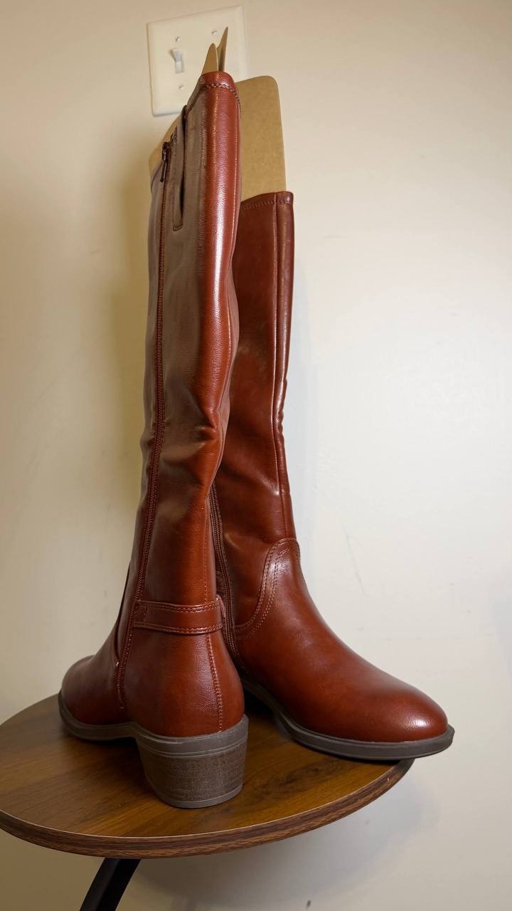 Baretraps Women’s Nena Riding Boots Mahogany 8M Man‑Made MSRP $119 NWB