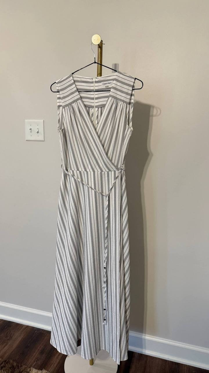 Calvin Klein White Striped Maxi Dress 8 Pre‑Owned Sleeveless Chic msrp$139