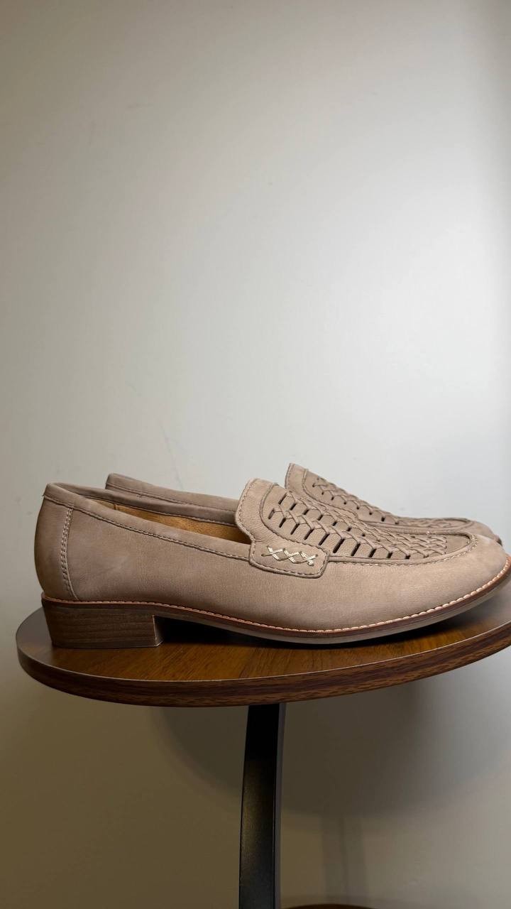 Earth Elona Woven Leather Slip‑On Loafers Taupe Women’s 9M NWB Comfort