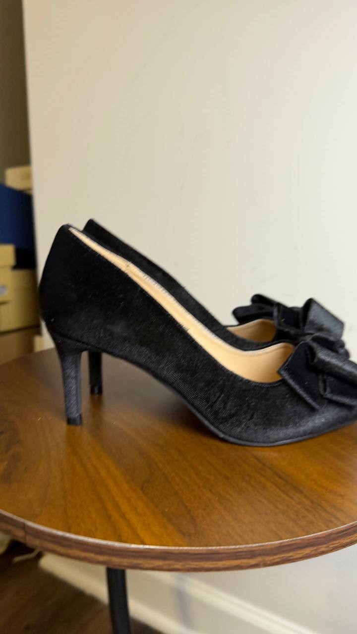 Journee Collection Black Velvet Dress Pumps 5.5W New w/o Box MSRP $108