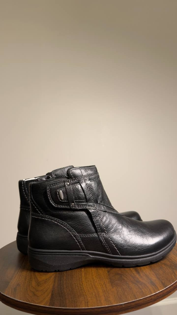 Clarks  Carleigh  Style  Boots  Black  Leather  8M  New  $130