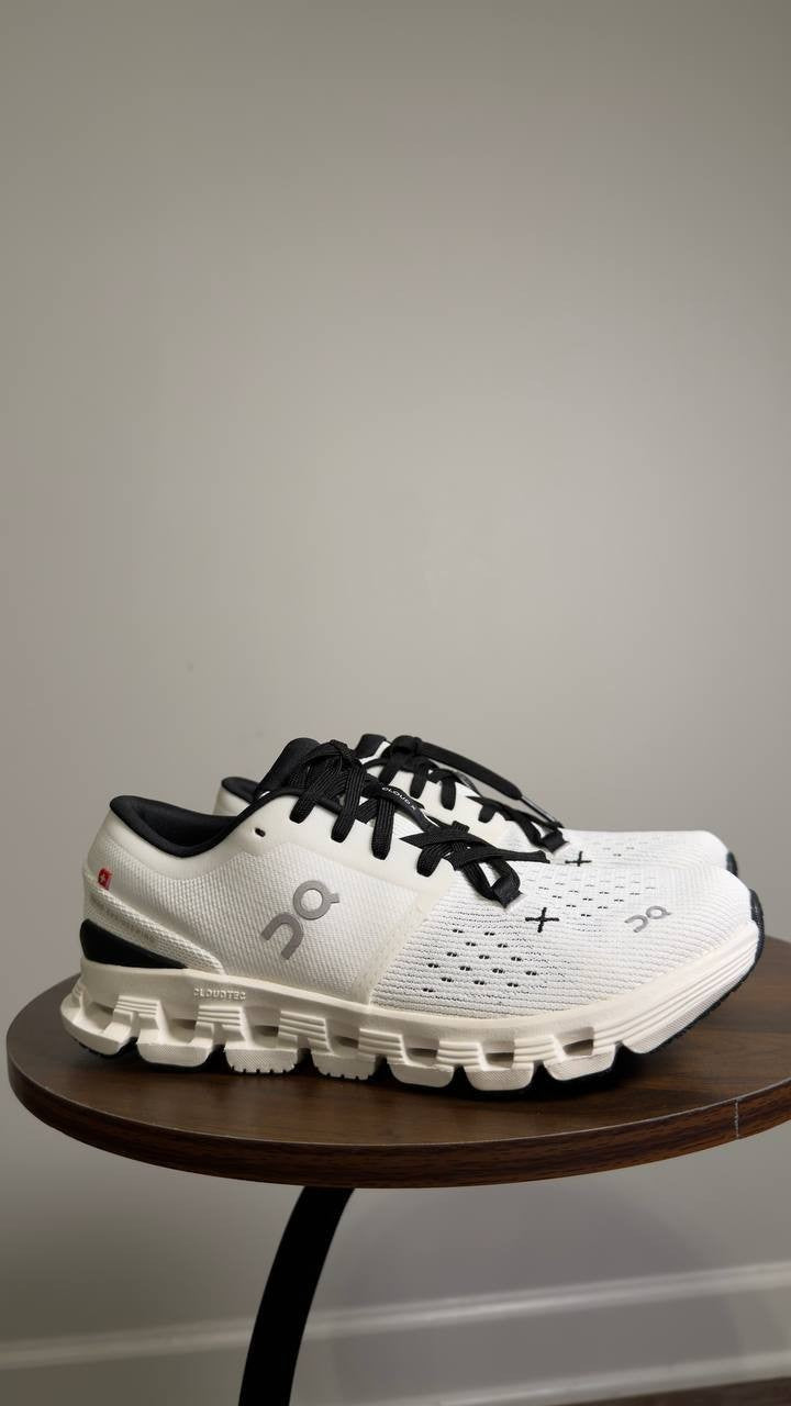 On  Cloud  X  4  Sneakers  Black/White  6.5W  New  $160