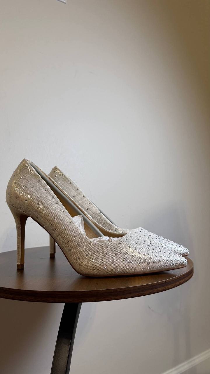 Journee Collection Venus Pointed Toe Pumps Silver 9.5M Polyurethane $93 NWB