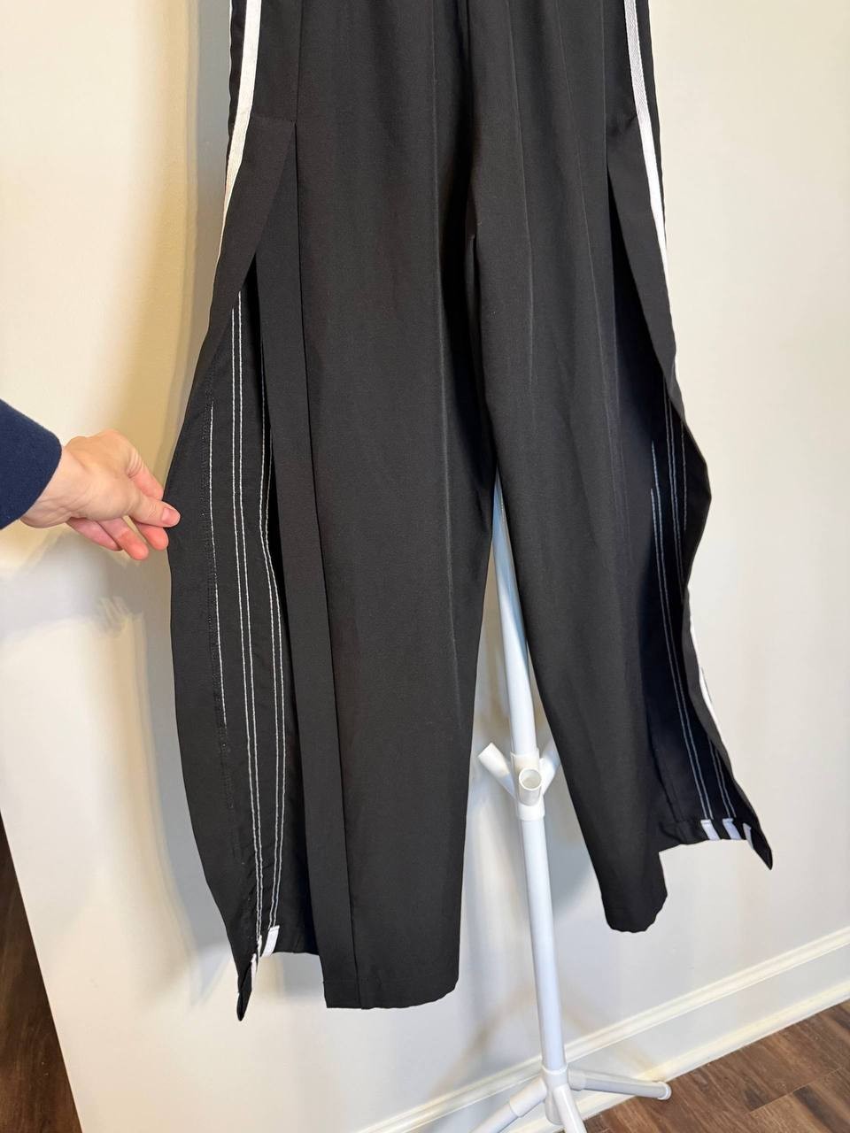 Gifting Black Side-Stripe Pants – Size XS – NWT – $99