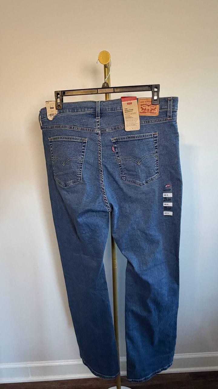 Levi’s 725 High Rise Bootcut Jeans Indigo 18W NWT $69.50
