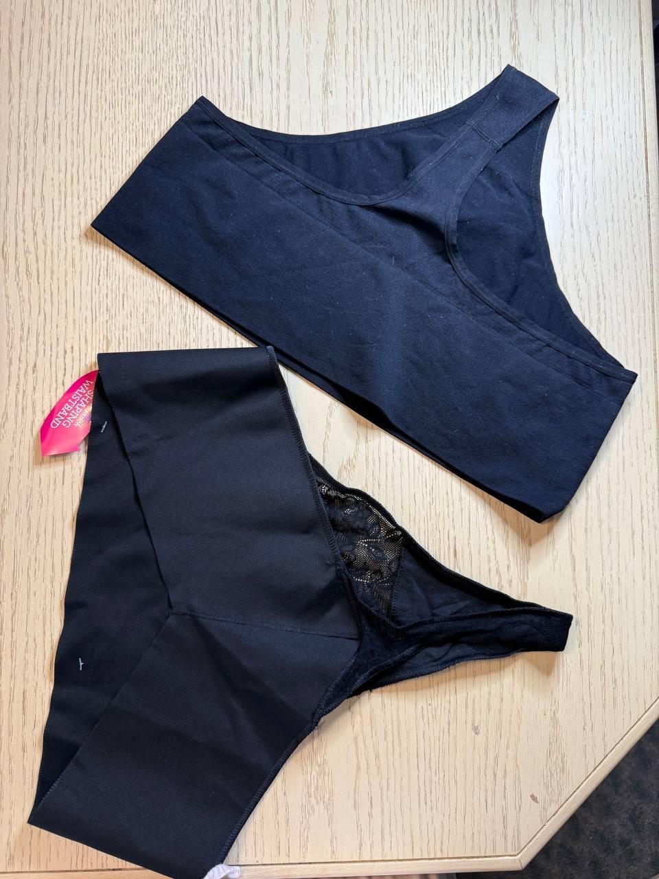 Lot of 2 Women’s Seamless Briefs – Size XL – Felina & Maidenform